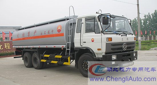 东风油罐车_东风天龙油罐车_东风油罐价格_东风<a href=http://youguanche.chengliauto.com/16 target=_blank class=infotextkey>油罐车厂家</a>