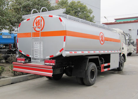 东风多利卡<a href=http://jiayouche.chengliauto.com/ target=_blank class=infotextkey>加油车</a>图片2