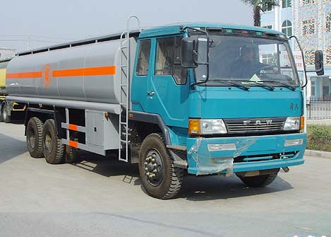解放后双桥<a href=http://hg.chengliauto.com/ target=_blank class=infotextkey>化工液体运输车</a>图片1