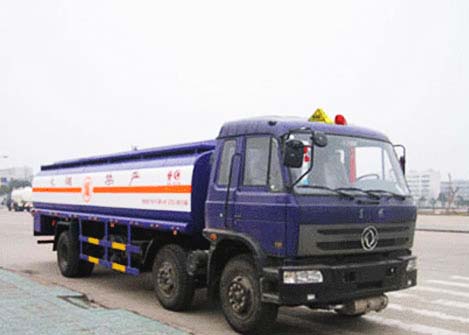 东风小三轴化工液体运输车图片3