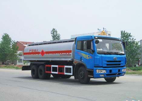 解放后双桥<a href=http://hg.chengliauto.com/ target=_blank class=infotextkey>化工液体运输车</a>图片2