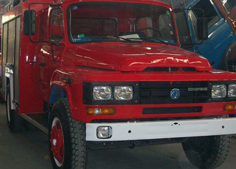 东风尖头140水罐<a href=http://xiaofangche.chengliauto.com/ target=_blank class=infotextkey>消防车</a>3.5吨图片2