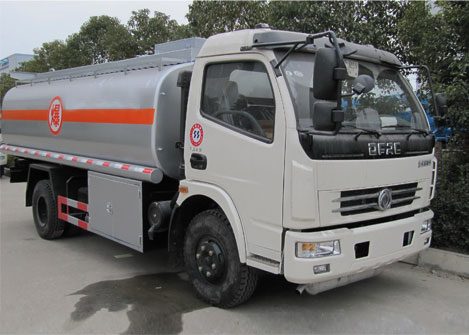 东风多利卡<a href=http://jiayouche.chengliauto.com/ target=_blank class=infotextkey>加油车</a>图片1