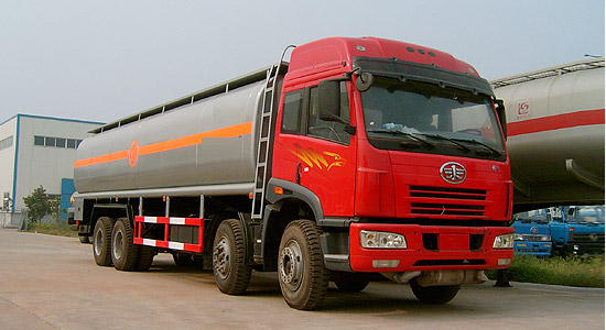 解放前四后八运油车_<a href=http://youguanche.chengliauto.com/ target=_blank class=infotextkey>油罐车</a>