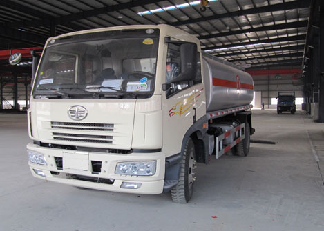 解放单桥<a href=http://youguanche.chengliauto.com/ target=_blank class=infotextkey>油罐车</a>图片1