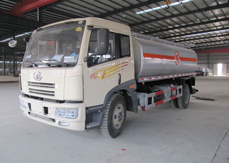 解放单桥<a href=http://youguanche.chengliauto.com/ target=_blank class=infotextkey>油罐车</a>图片2
