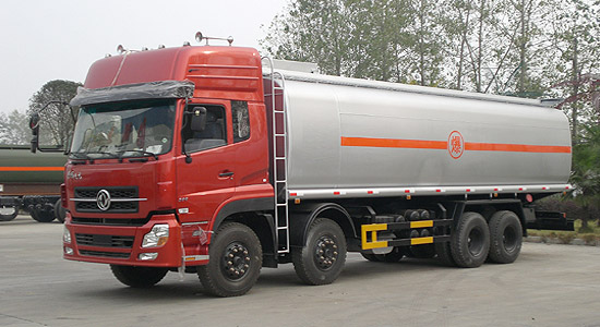 东风天龙前四后八<a href=http://jiayouche.chengliauto.com/ target=_blank class=infotextkey>加油车</a>