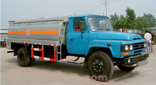 湖北程力_东风尖头<a href=http://youguanche.chengliauto.com/ target=_blank class=infotextkey>运油车</a>