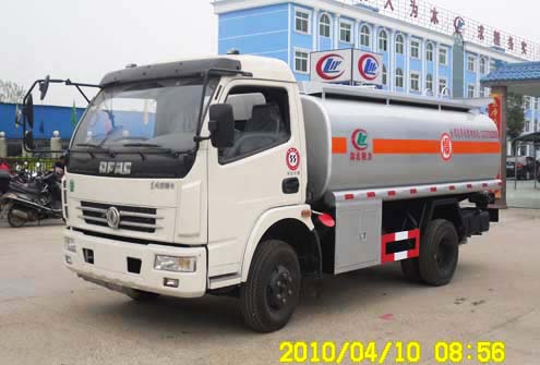 东风多利卡<a href=http://jiayouche.chengliauto.com/ target=_blank class=infotextkey>加油车</a>图片