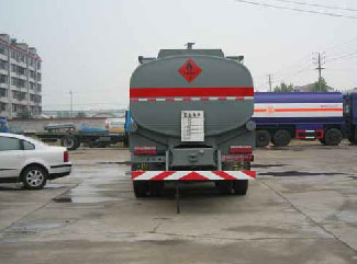 斯太尔后双桥加油车