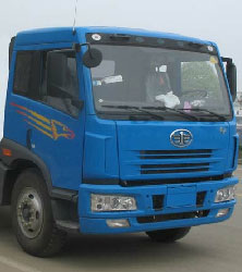 解放前四后八加油车