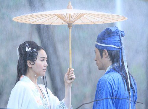 《白娘子》调<a href=http://xiaofangche.chengliauto.com/ target=_blank class=infotextkey>消防车</a>造雨 左小青任泉雨中定情