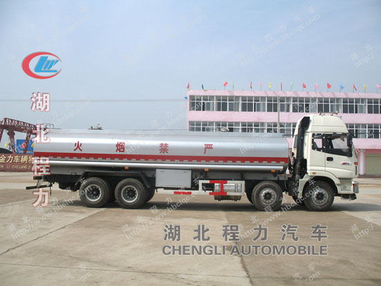点击我查看福田欧曼前四后八油罐车 图片和配置