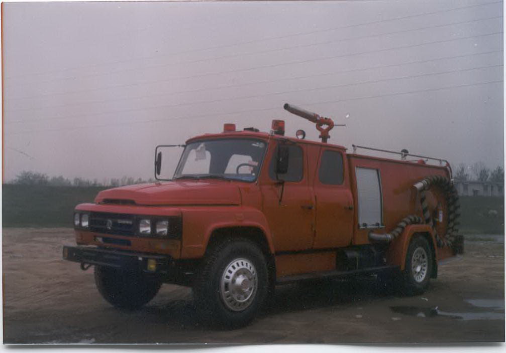 东风尖头140泡沫<a href=http://xiaofangche.chengliauto.com/ target=_blank class=infotextkey>消防车</a>