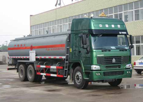 重汽后双桥加油车