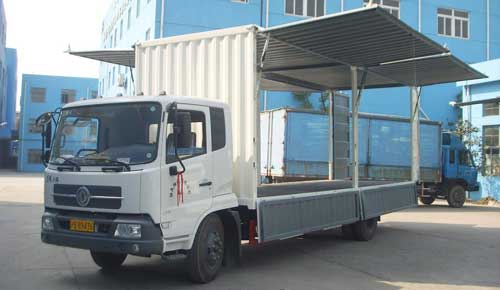 东风天锦飞翼车