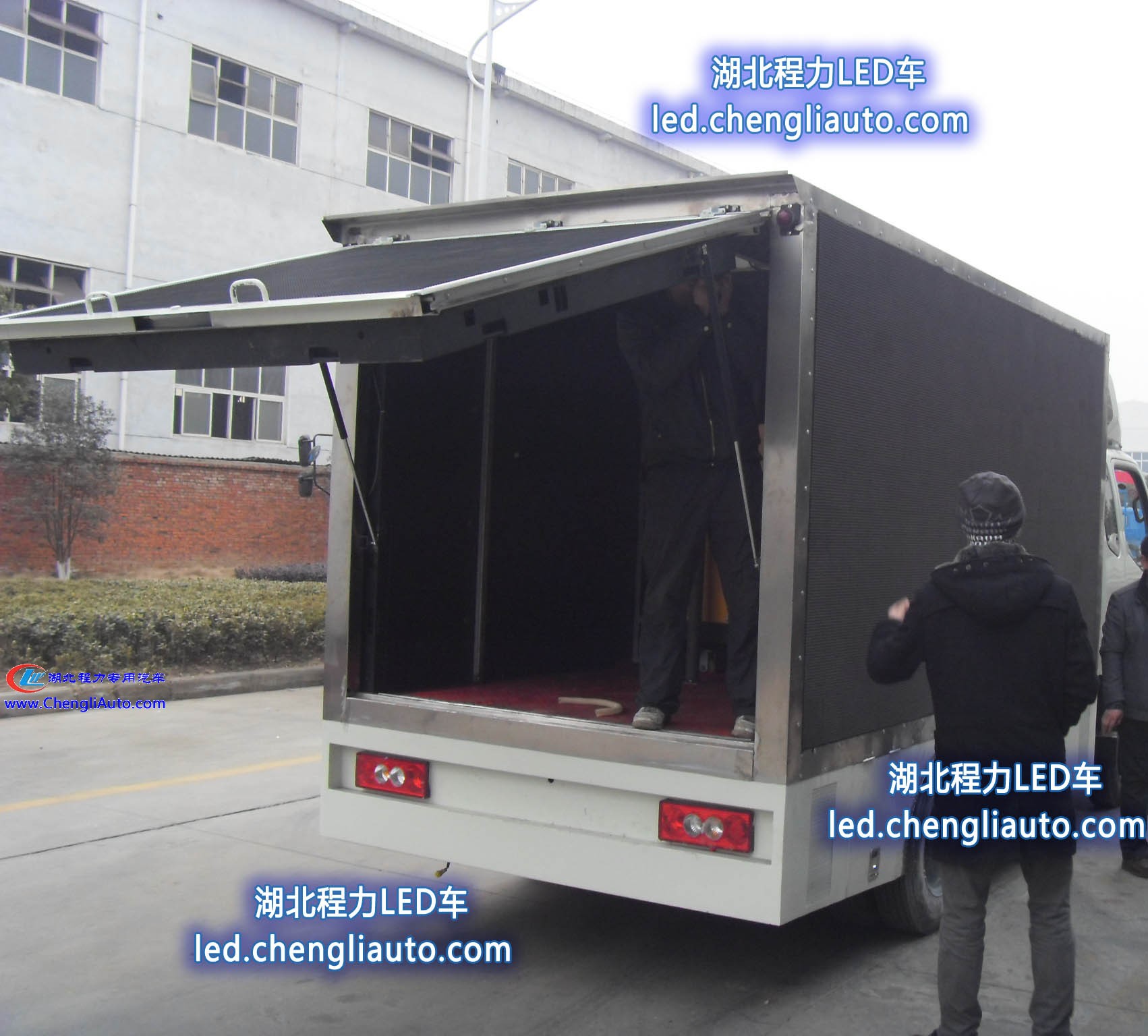 蓝牌三面LED车 后面